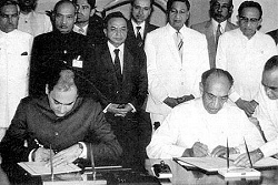 signing of 13th ammendments J R Jayawardena Rajiv 29 jul 1987